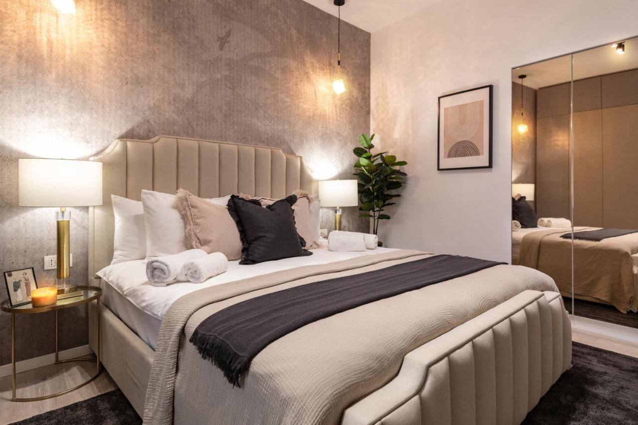 Qult - Misty Night Appartement Boekarest Buitenkant foto